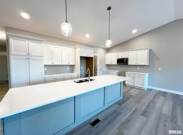 $449,900 | 8802 North Westpoint Court, Edwards, IL 61528