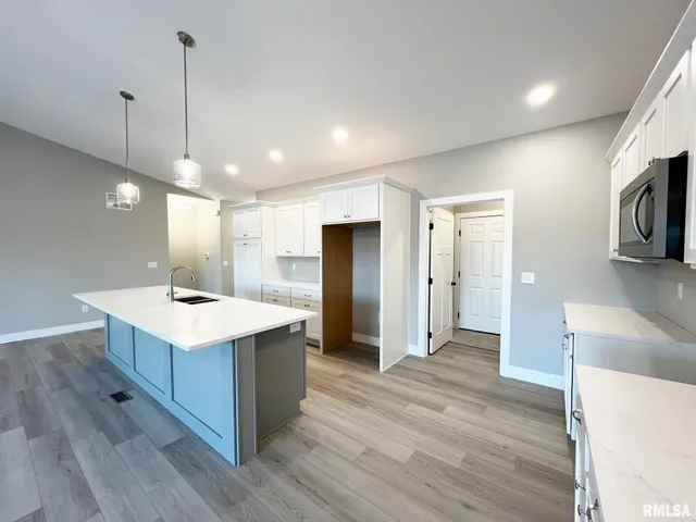 $449,900 | 8802 North Westpoint Court, Edwards, IL 61528