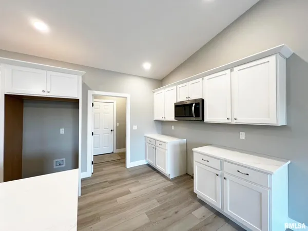 $437,500 | 8802 North Westpoint Court, Edwards, IL 61528