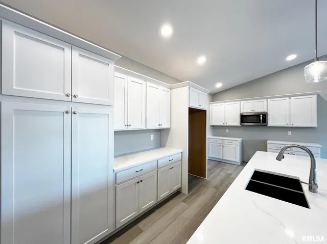 $449,900 | 8802 North Westpoint Court, Edwards, IL 61528