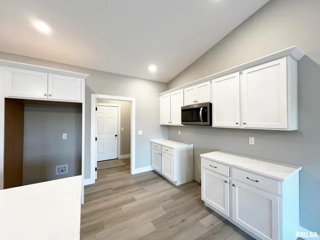 $449,900 | 8802 North Westpoint Court, Edwards, IL 61528