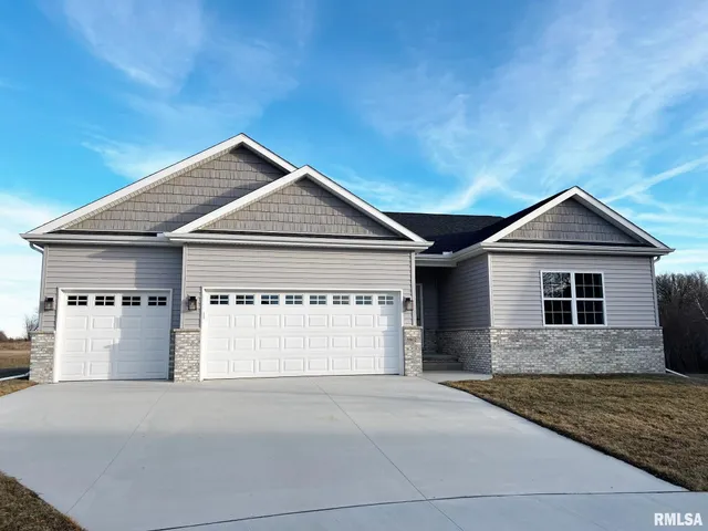 $449,900 | 8802 North Westpoint Court, Edwards, IL 61528