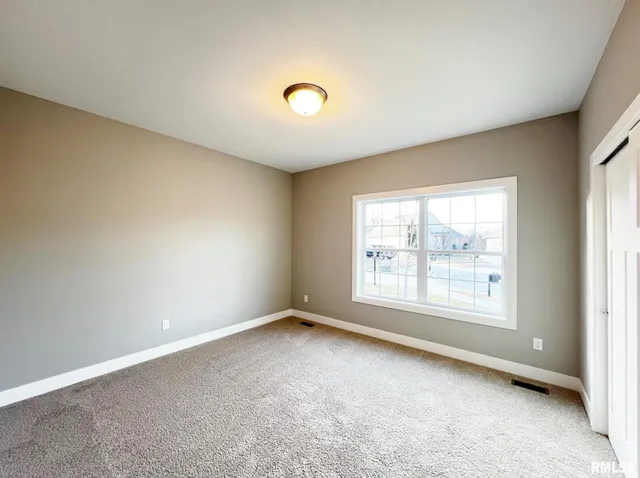 $449,900 | 8802 North Westpoint Court, Edwards, IL 61528