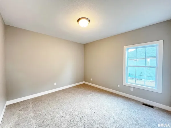 $437,500 | 8802 North Westpoint Court, Edwards, IL 61528