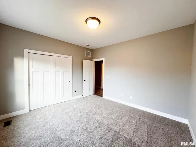 $449,900 | 8802 North Westpoint Court, Edwards, IL 61528