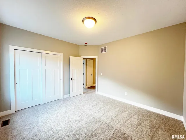 $449,900 | 8802 North Westpoint Court, Edwards, IL 61528