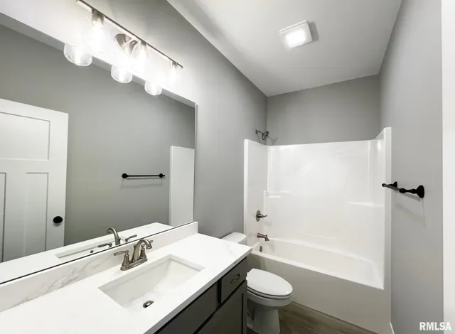 $449,900 | 8802 North Westpoint Court, Edwards, IL 61528