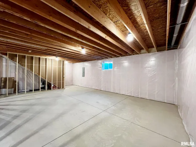 $449,900 | 8802 North Westpoint Court, Edwards, IL 61528