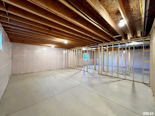 $449,900 | 8802 North Westpoint Court, Edwards, IL 61528