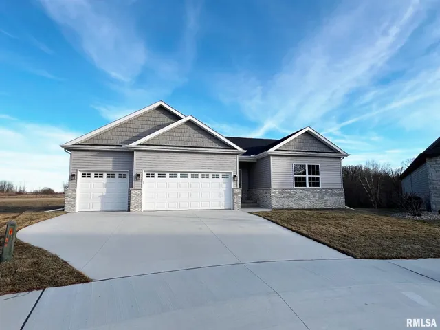 $449,900 | 8802 North Westpoint Court, Edwards, IL 61528
