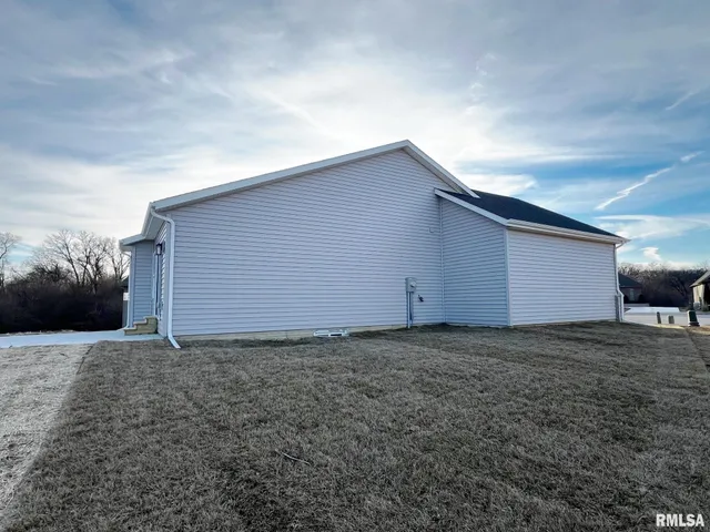 $449,900 | 8802 North Westpoint Court, Edwards, IL 61528