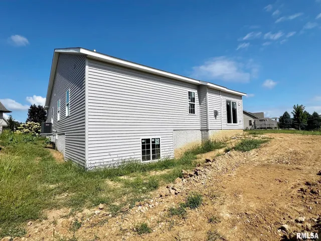 $449,900 | 8802 North Westpoint Court, Edwards, IL 61528