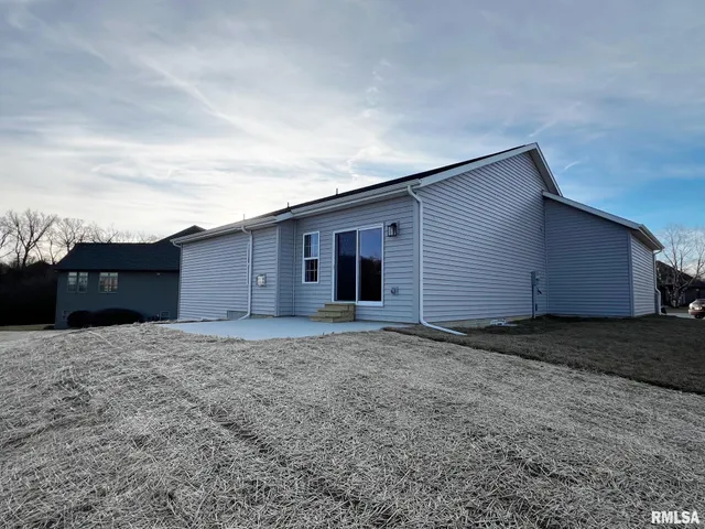 $449,900 | 8802 North Westpoint Court, Edwards, IL 61528