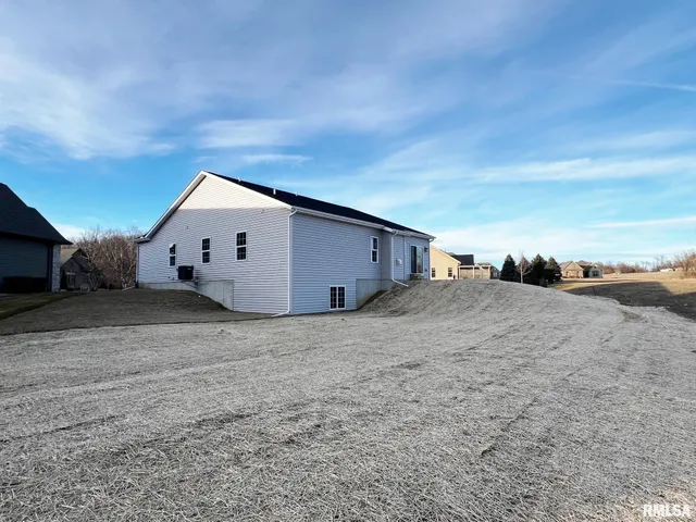 $449,900 | 8802 North Westpoint Court, Edwards, IL 61528