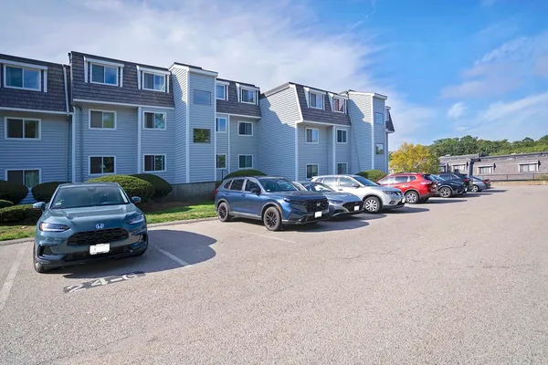 $2,400 | 71 Presidential Drive, Unit 1, Quincy, MA 02169
