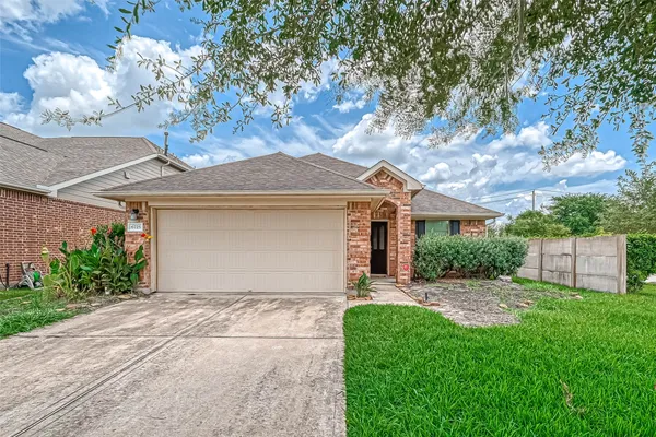 $2,200 | 6725 Strawberry Brook Lane, Dickinson, TX 77539