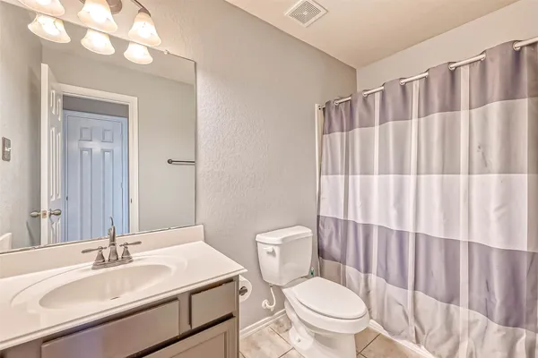 $2,200 | 6725 Strawberry Brook Lane, Dickinson, TX 77539