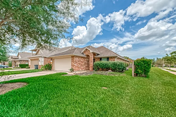 $2,200 | 6725 Strawberry Brook Lane, Dickinson, TX 77539