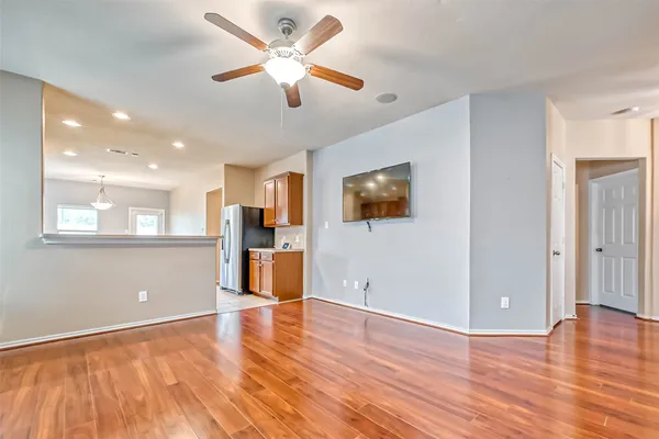 $2,200 | 6725 Strawberry Brook Lane, Dickinson, TX 77539