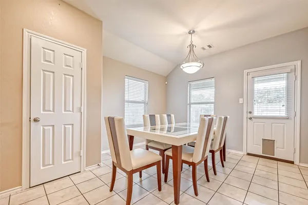$2,200 | 6725 Strawberry Brook Lane, Dickinson, TX 77539