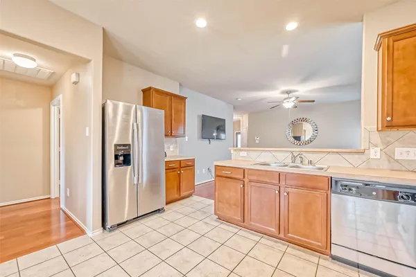 $2,200 | 6725 Strawberry Brook Lane, Dickinson, TX 77539