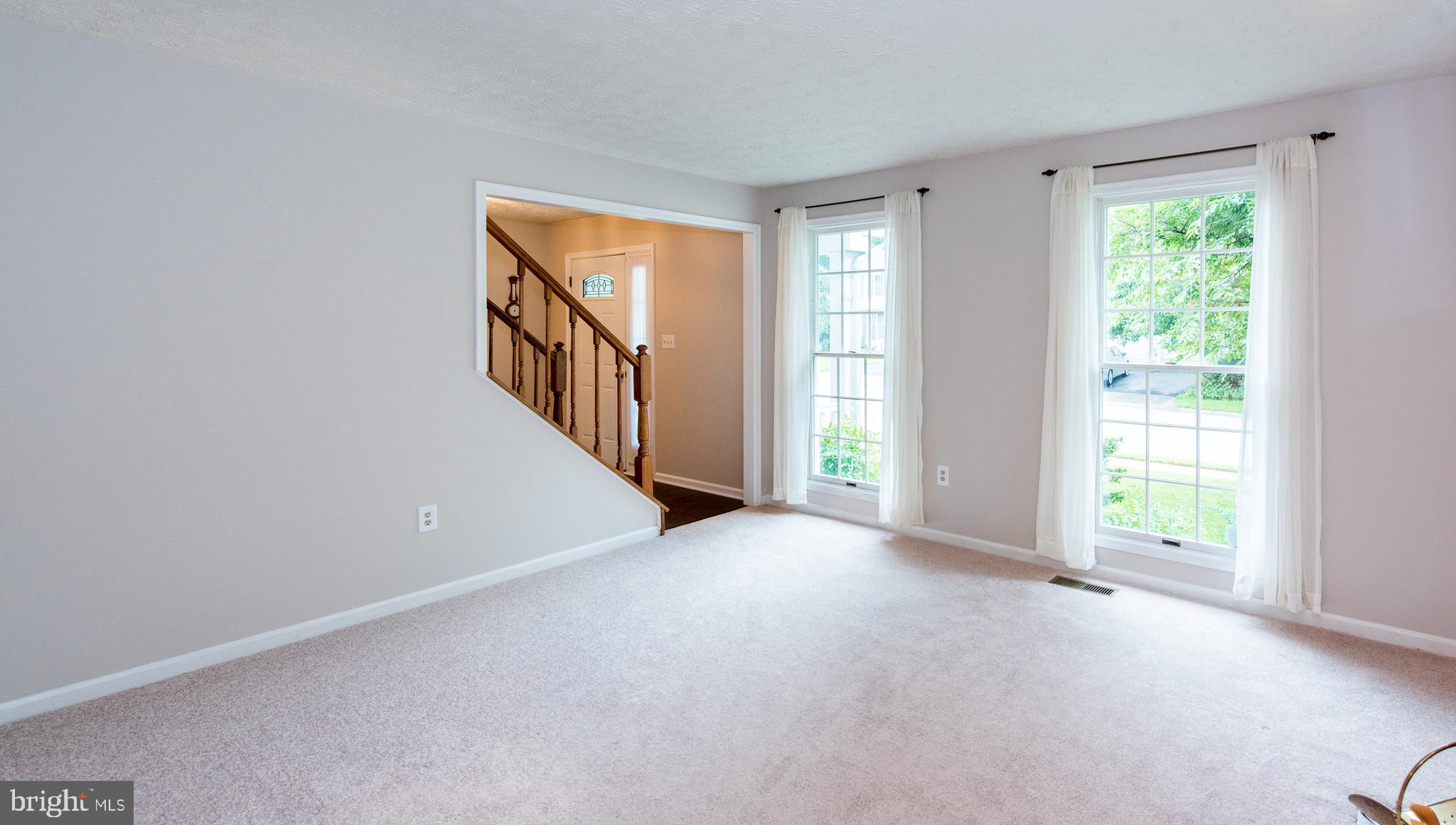 8315 Painted Rock Road Columbia, MD 21045 - Photo 7 of 39 Living Room
