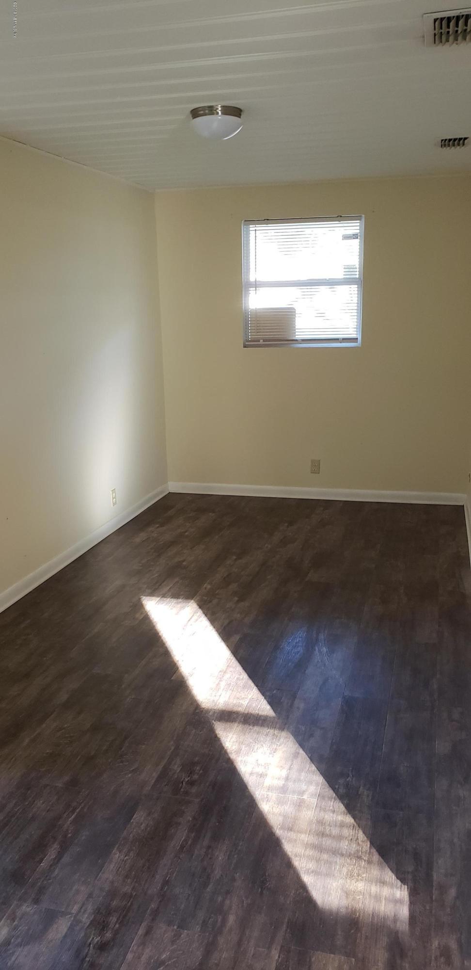 9118 Greenleaf Road Jacksonville, FL 32208 - Photo 8 of 26 20190106_154414