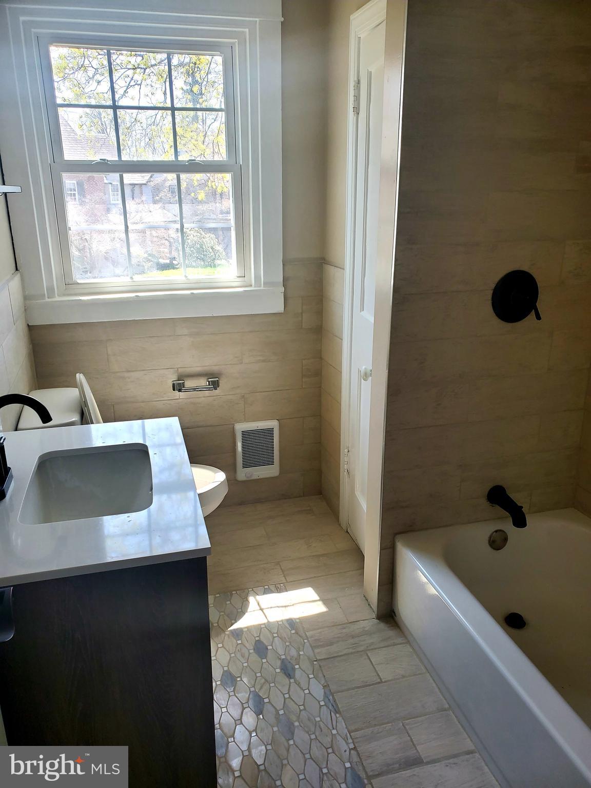 24 Madison Road Lansdowne, PA 19050 - Photo 17 of 24 2nd Fl Bath