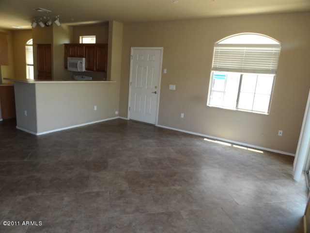 2727 North Price Road, Unit 86 Chandler, AZ 85224 - Photo 17 of 27 023-253349_FAMILY_ROOM
