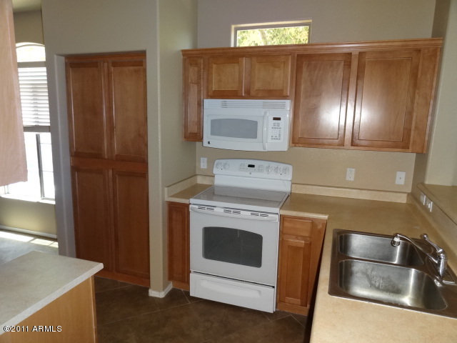 2727 North Price Road, Unit 86 Chandler, AZ 85224 - Photo 18 of 27 023-253349_KITCHEN