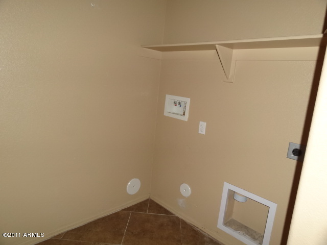 2727 North Price Road, Unit 86 Chandler, AZ 85224 - Photo 20 of 27 023-253349_LAUNDRY_ROOM