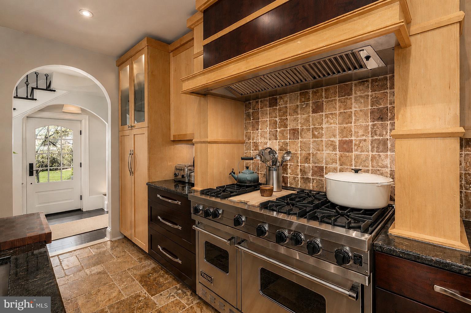 4845 Linnean Avenue Northwest Washington, DC 20008 - Photo 12 of 33