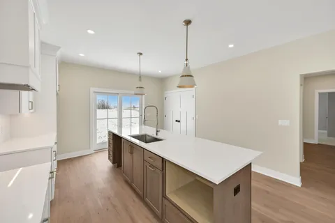 $865,000 | 498 Bastle Wynd Port, Unit 10, Port Washington, WI 53074