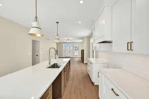 $865,000 | 498 Bastle Wynd Port, Unit 10, Port Washington, WI 53074