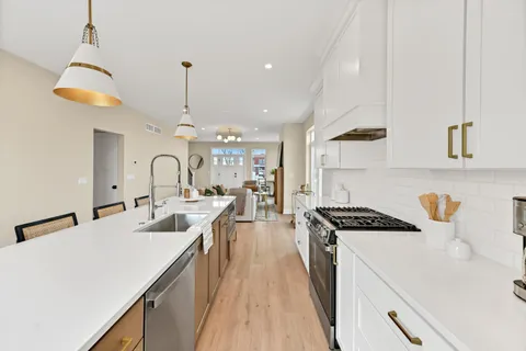 $865,000 | 498 Bastle Wynd Port, Unit 10, Port Washington, WI 53074