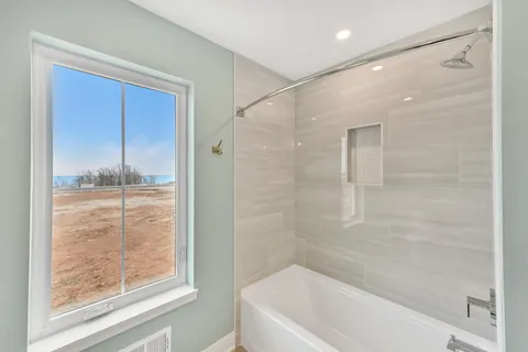 $865,000 | 498 Bastle Wynd Port, Unit 10, Port Washington, WI 53074