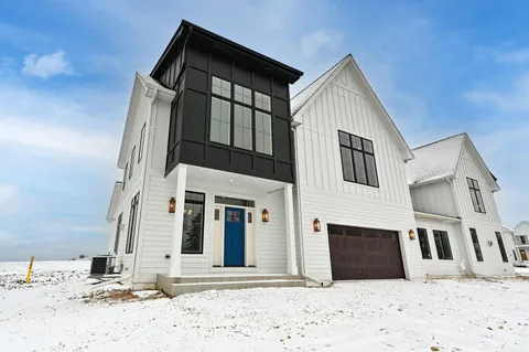 $865,000 | 498 Bastle Wynd Port, Unit 10, Port Washington, WI 53074