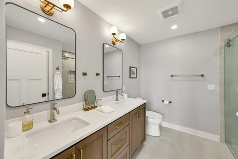 $865,000 | 498 Bastle Wynd Port, Unit 10, Port Washington, WI 53074