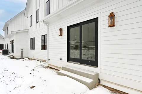 $865,000 | 498 Bastle Wynd Port, Unit 10, Port Washington, WI 53074