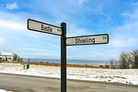 $865,000 | 498 Bastle Wynd Port, Unit 10, Port Washington, WI 53074