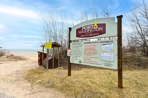 $865,000 | 498 Bastle Wynd Port, Unit 10, Port Washington, WI 53074