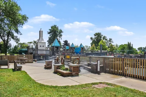 $865,000 | 498 Bastle Wynd Port, Unit 10, Port Washington, WI 53074