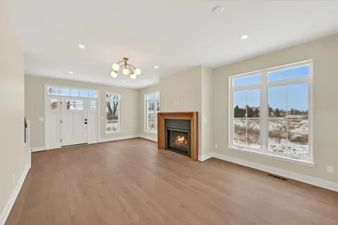 $865,000 | 498 Bastle Wynd Port, Unit 10, Port Washington, WI 53074