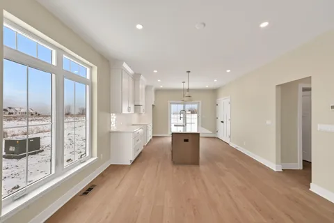 $865,000 | 498 Bastle Wynd Port, Unit 10, Port Washington, WI 53074