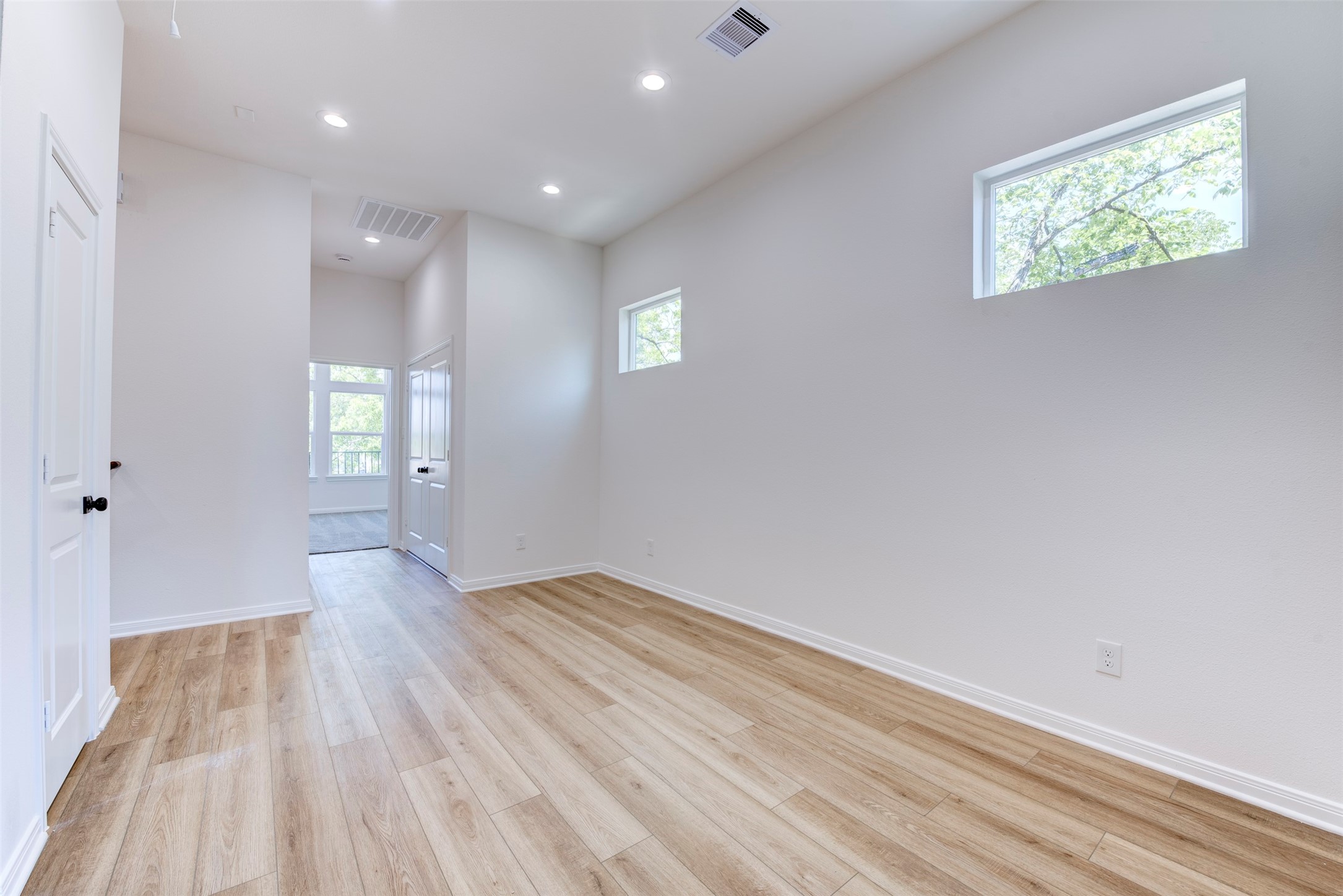 6807 Paris Street Houston, TX 77021 - Photo 19 of 37 Open and functional flex space upstairs, ideal for a private retreat, workspace, or entertainment area, with plenty of room to make it your own.