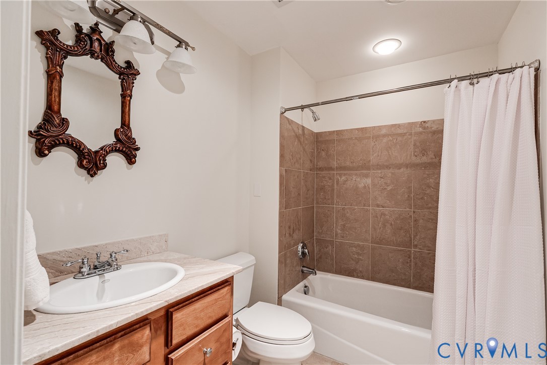 413 Stuart Circle, Unit 3D Richmond, VA 23220 - Photo 17 of 26 a bathroom with a sink a toilet and a bathtub