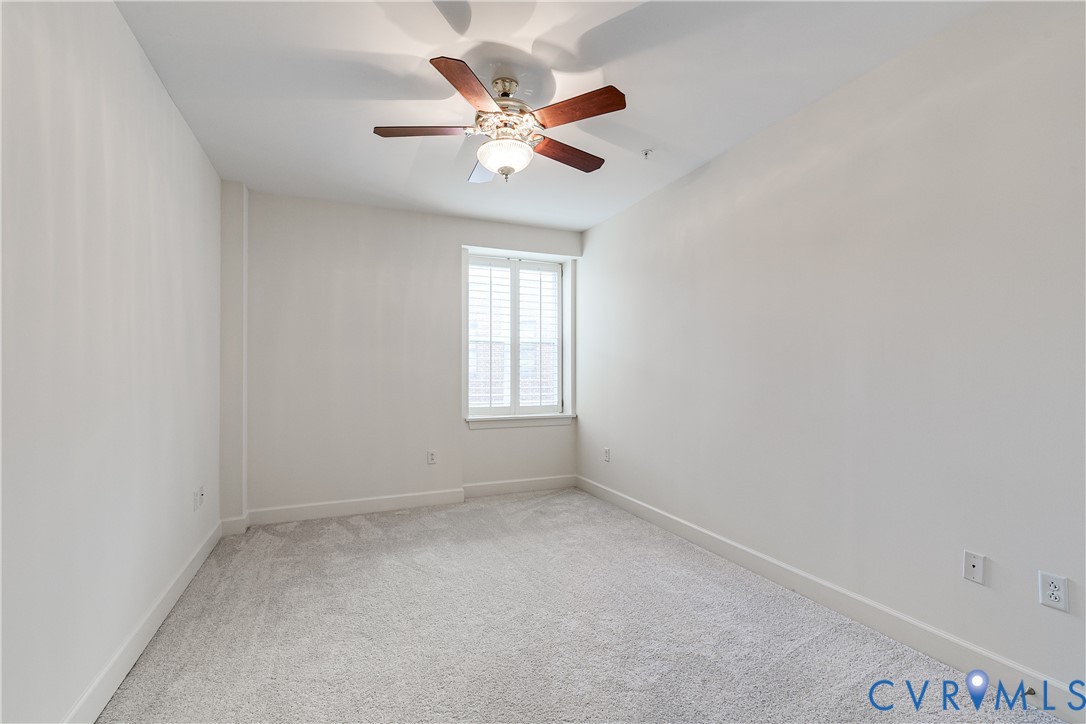 413 Stuart Circle, Unit 3D Richmond, VA 23220 - Photo 18 of 26 an empty room with a window and a ceiling fan