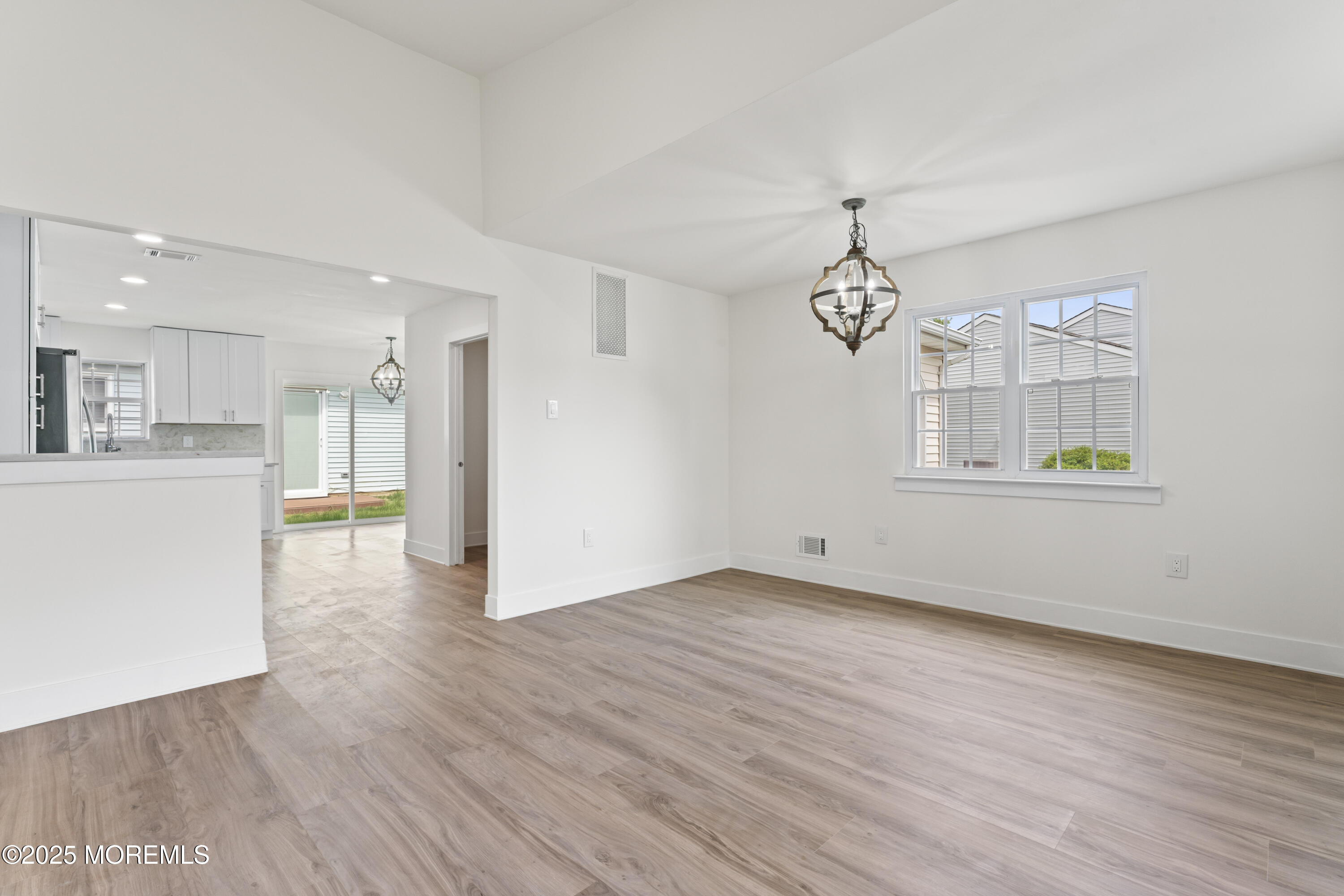 5 Ivy Ridge Close, Unit 1000 Freehold, NJ 07728 - Photo 3 of 23 Dining Area off Living Room