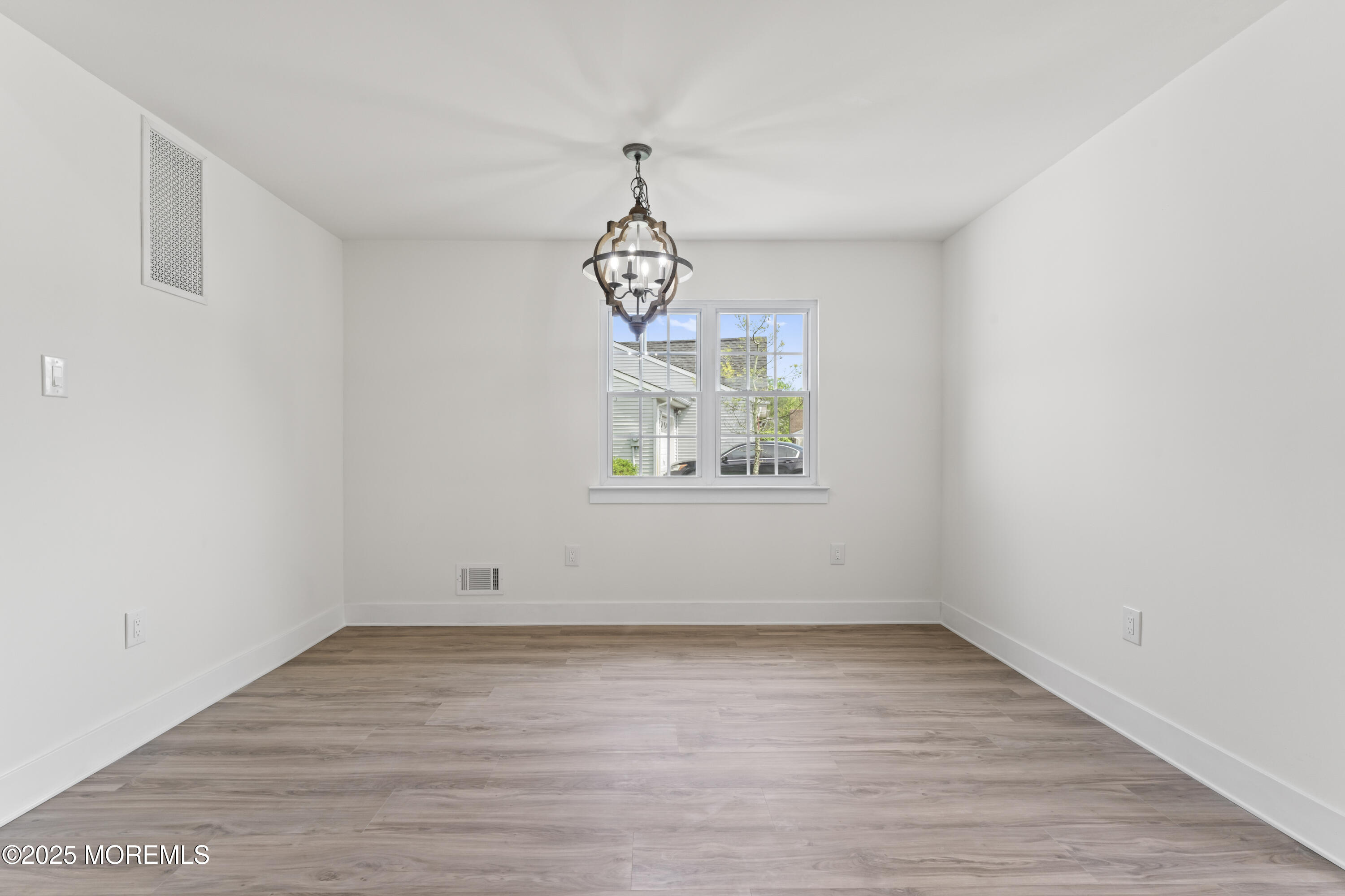 5 Ivy Ridge Close, Unit 1000 Freehold, NJ 07728 - Photo 4 of 23 Dining Area