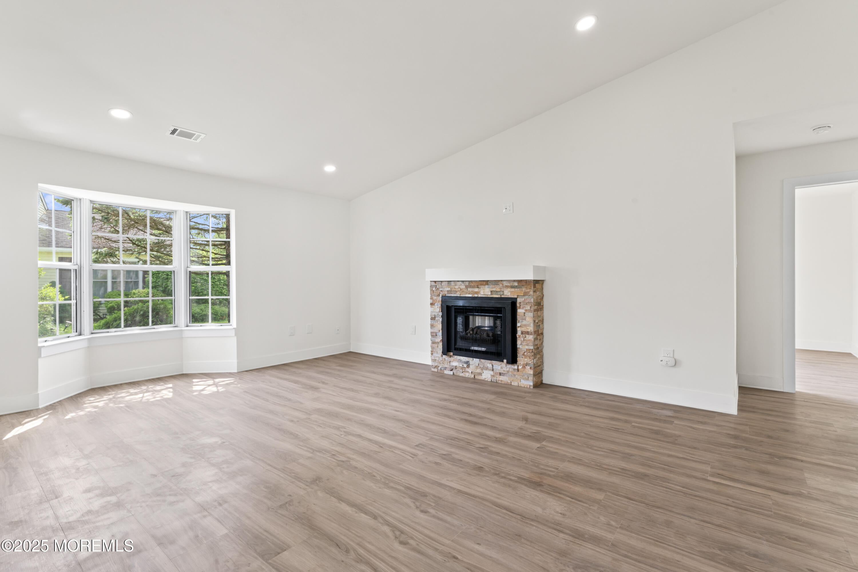 5 Ivy Ridge Close, Unit 1000 Freehold, NJ 07728 - Photo 6 of 23 Living Room
